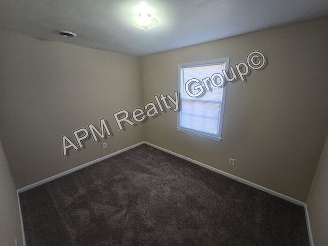 Building Photo - Four Bedroom 3 Bath Available NOW!!