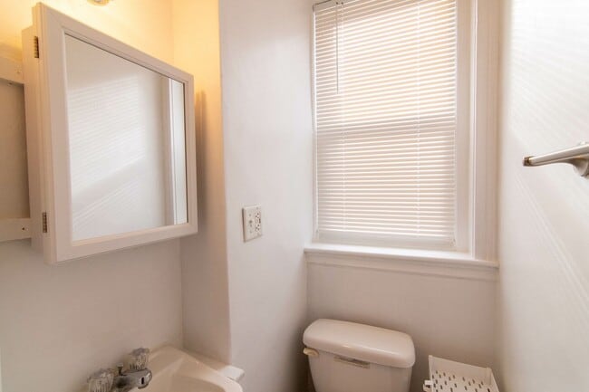 Building Photo - Very Nice 3 bed 1.5 Bath in Coolidge Corner....