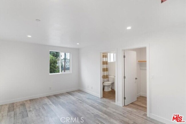 Building Photo - 5643 Willowcrest Ave