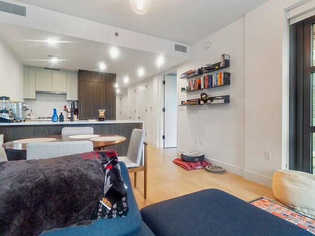 Building Photo - Luxurious and spacious 1 bedroom