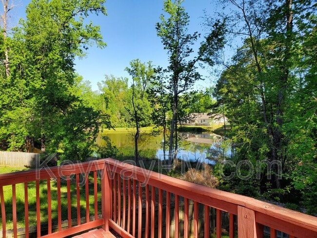 Building Photo - 808 Tyler Woods Dr