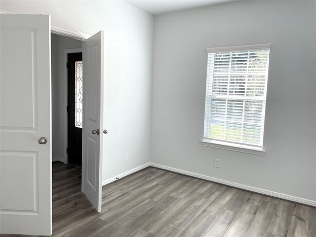 Building Photo - 5002 Winnipeg Blvd