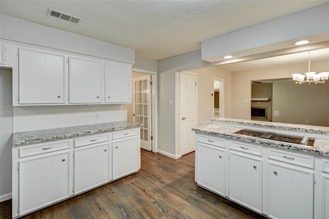 Building Photo - 13915 Charlynn Oaks Dr