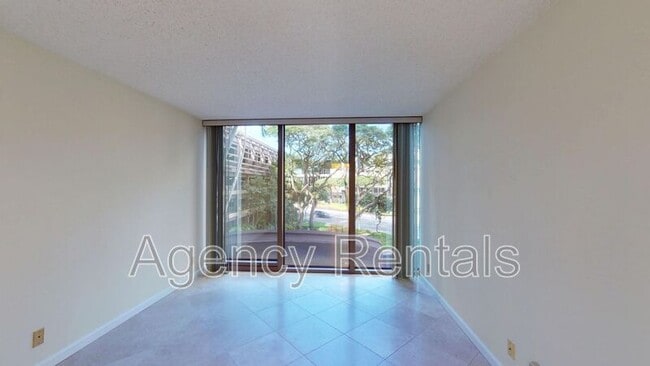 Building Photo - 425 South St