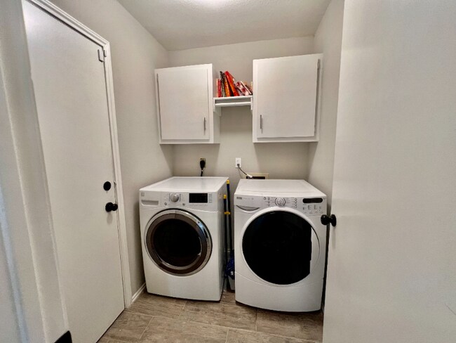 Building Photo - 550 Westoak