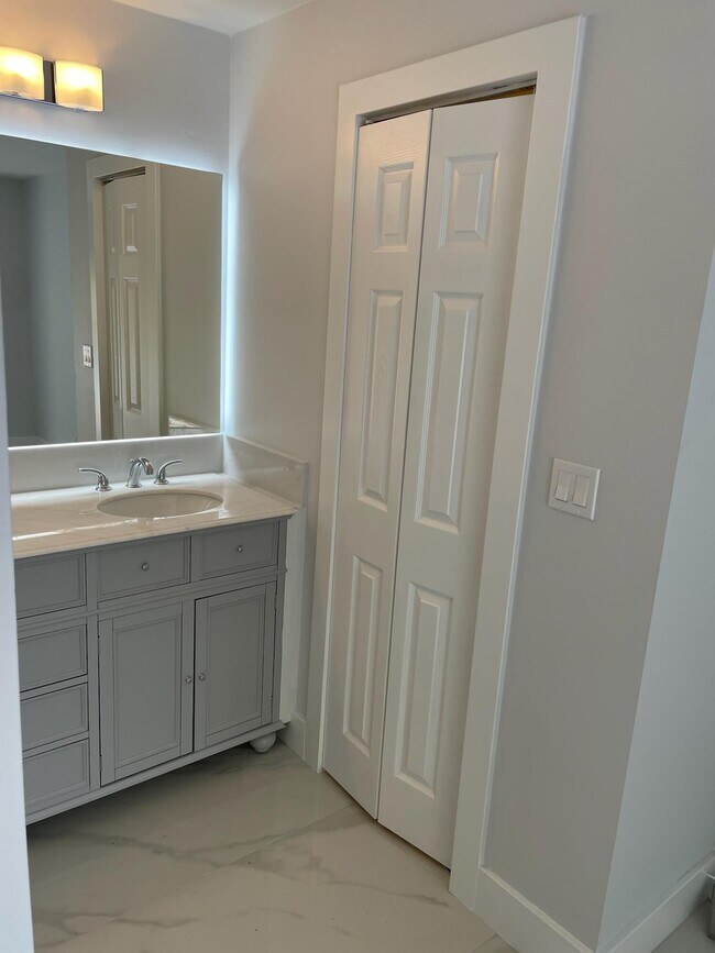 Building Photo - 4105 N 48th Ave