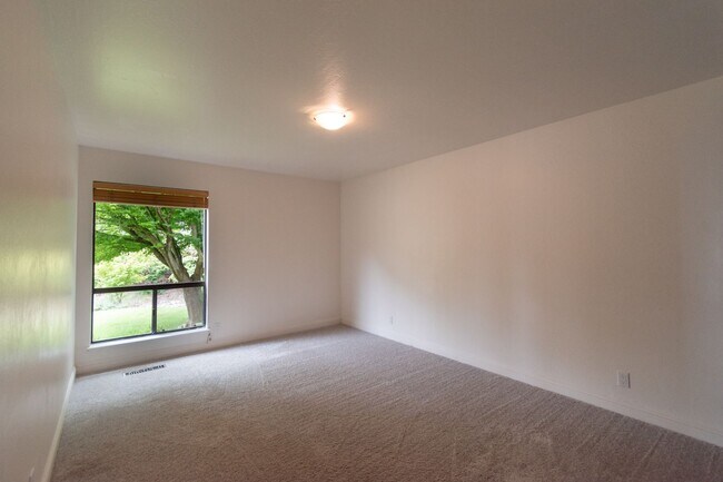 Building Photo - Los Gatos Mountain Living at its Best! Gated 1 Acre lot! Spacious 5 bedroom House! Pool!