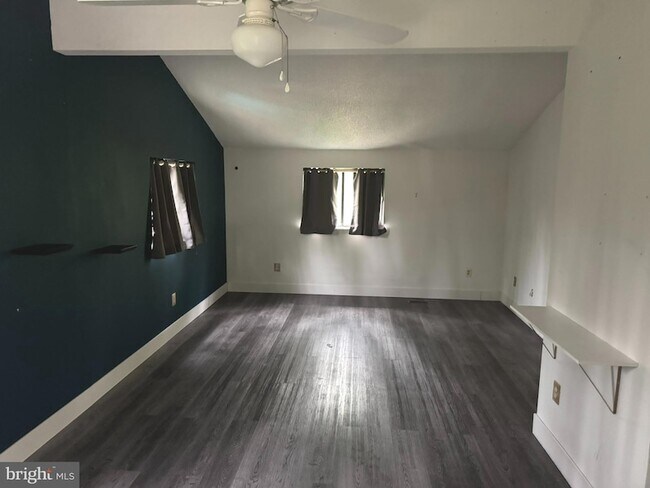 Building Photo - 126 Oasis Lane