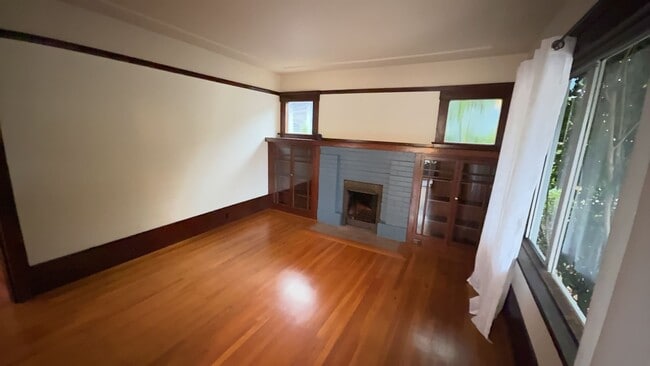 Building Photo - EPIC REA: Beautiful 2 Bed/2 Bath In the Heart of West Berkeley’s Poet’s Corner.