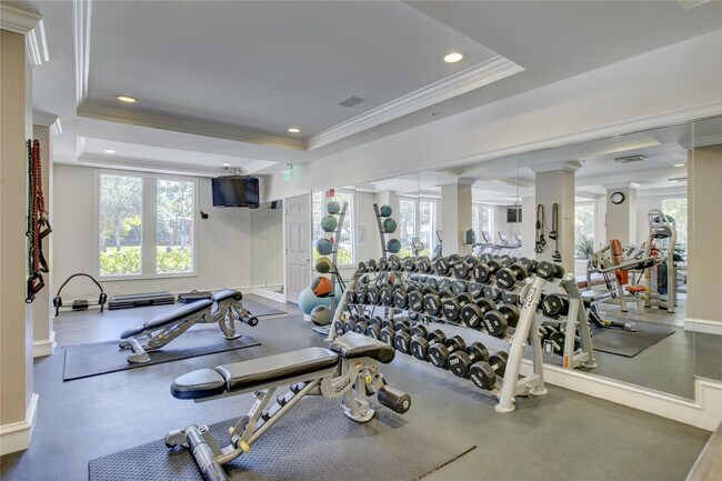 Building Photo - 533 NE 3rd Ave