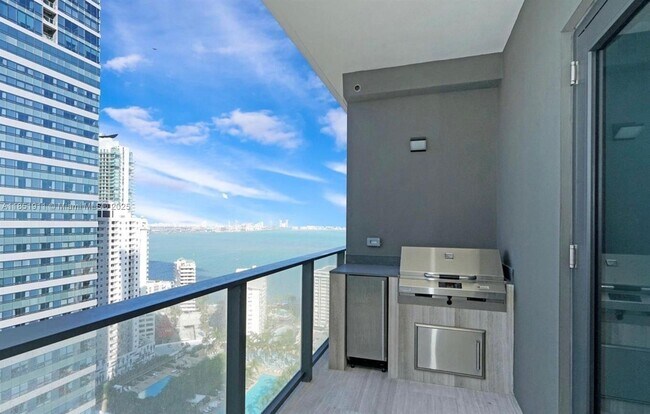 Building Photo - 1451 Brickell Ave