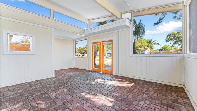 Building Photo - 6912 Alderwood Dr
