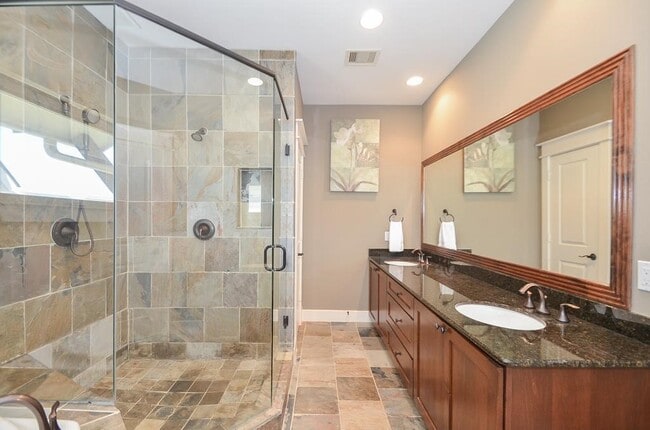 Building Photo - 2214 Radcliffe St