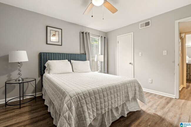 Building Photo - 1909 16th Ave S