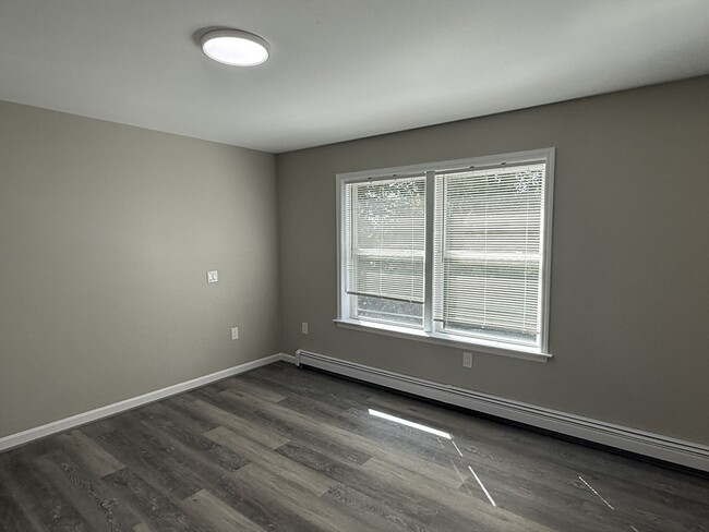 Building Photo - 22 Boyden St