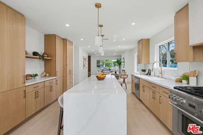 Building Photo - 2831 Overland Ave