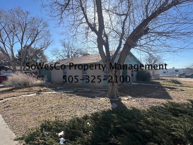 Building Photo - FULLY FURNISHED  3 Bedroom 2 Bath 2 Car Garage - 3 Month Minimum