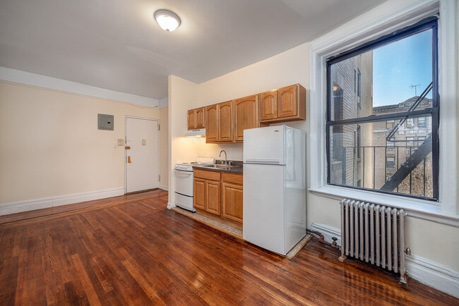 Building Photo - 520 W 183rd St