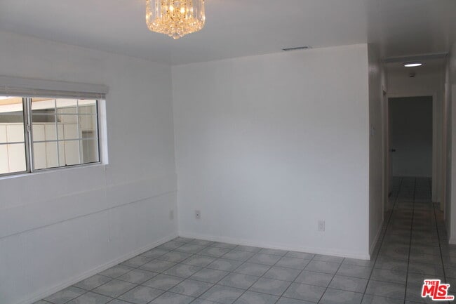 Building Photo - 1402 Celis St