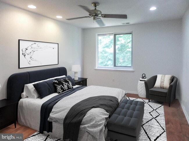 Building Photo - 1650 Oakwood Dr