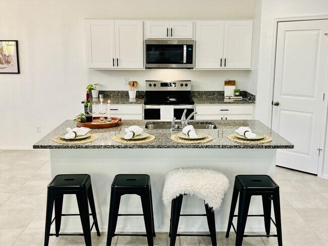 Building Photo - 1131 W Chimes Tower Dr