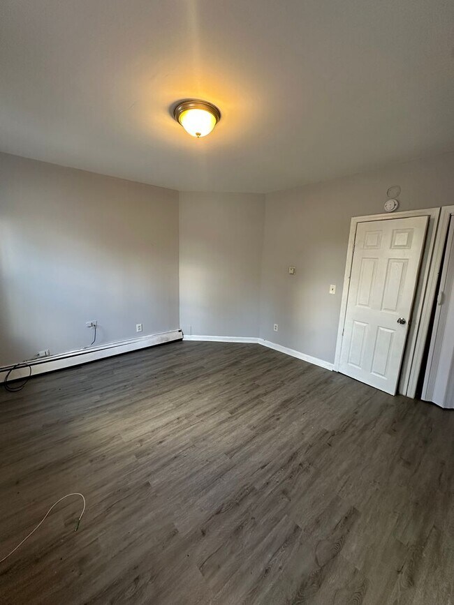 Building Photo - 35 N 10th St