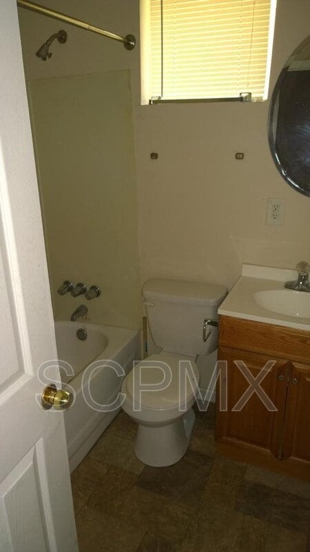 Building Photo - 2000 Hugo Ave