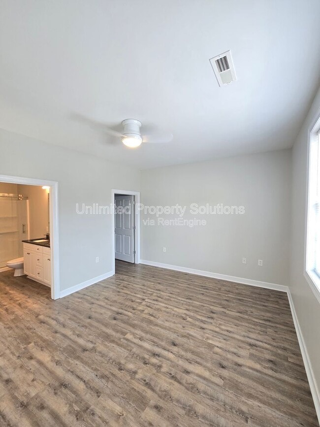 Building Photo - 339 Monlandil Dr