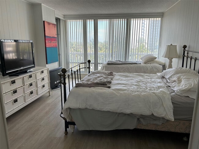 Building Photo - 4020 Galt Ocean Dr