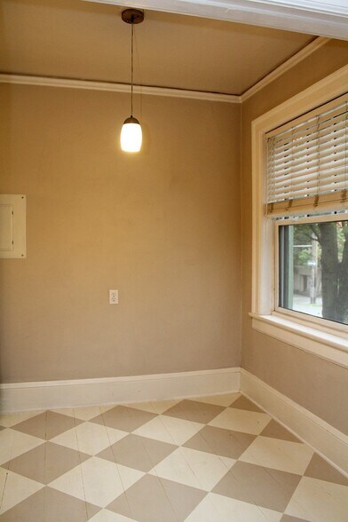 Building Photo - 507 NW 22nd Ave