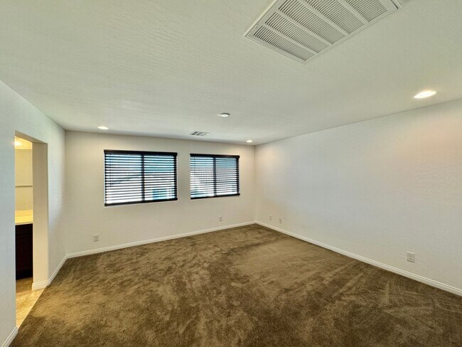 Building Photo - Newer Home with Gated Community Single Fam...