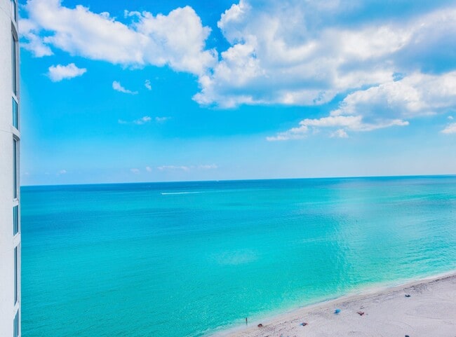 Building Photo - 15811 Collins Ave