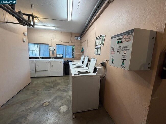 Building Photo - 94 Bayo Vista Ave