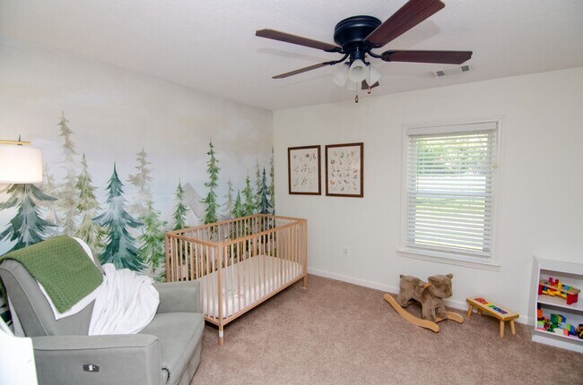 Building Photo - Quaint Single Family Home