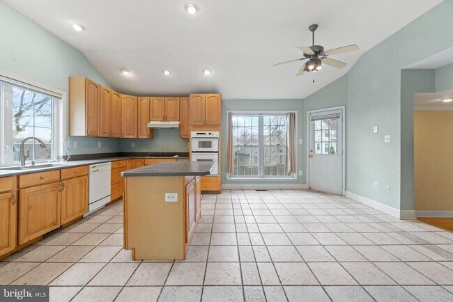 Building Photo - 1818 Panarama Ct