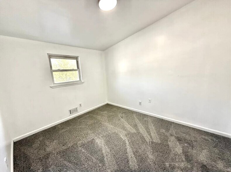 Building Photo - 6 Citadel Ct