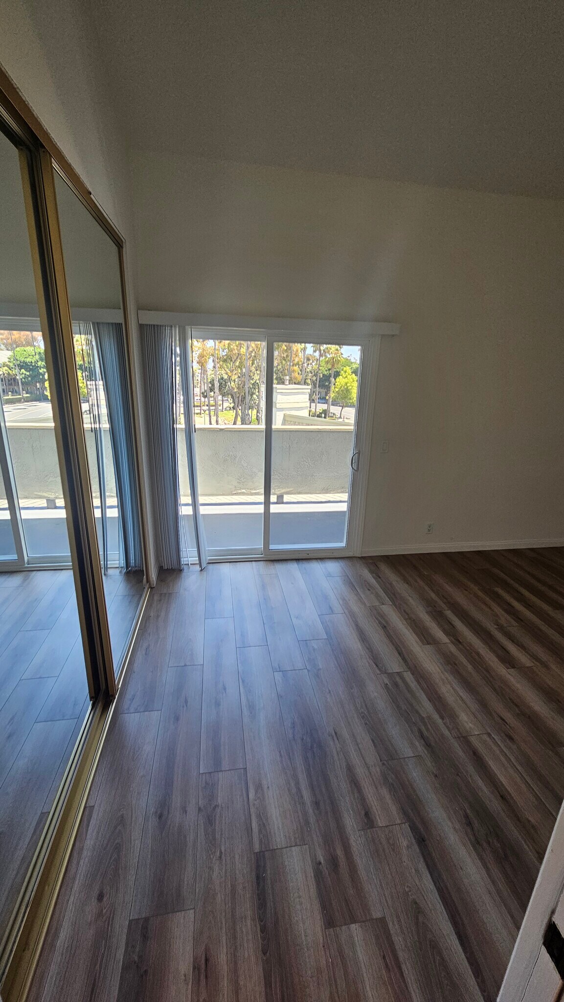 Building Photo - 647 Ocean View Dr