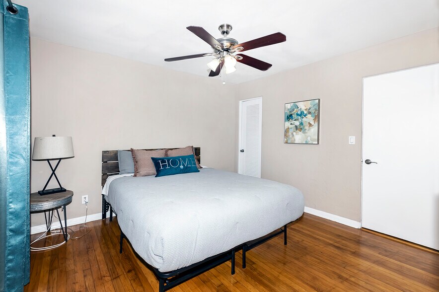 Building Photo - 5762 2nd Ave N