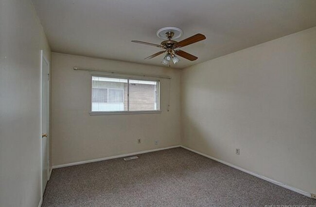 Building Photo - 48th Pl Duplex