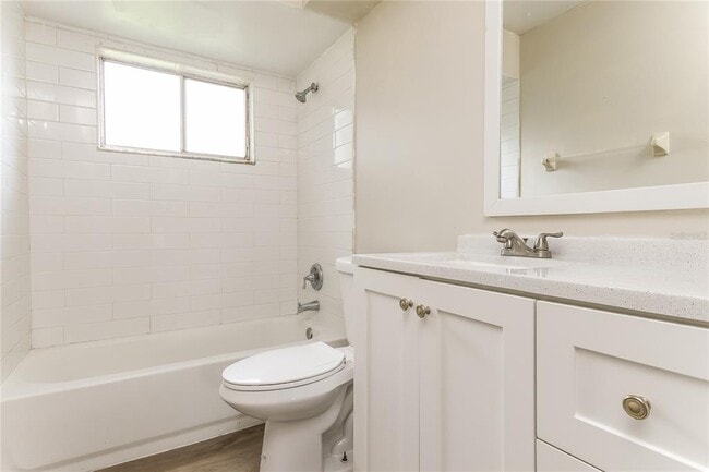 Building Photo - 1517 Colony Ave