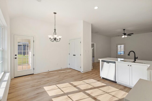 Building Photo - 6275 Clover Ct