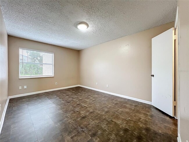 Building Photo - 4223 Parkside Dr