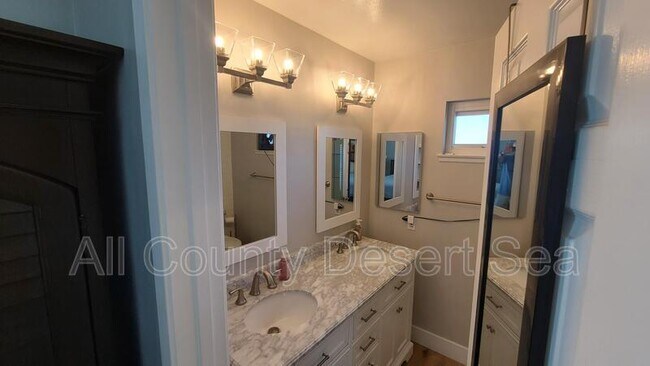 Building Photo - 17080 Buttonwood St