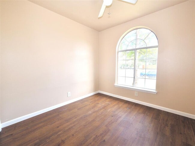 Building Photo - 321 Juniper Dr