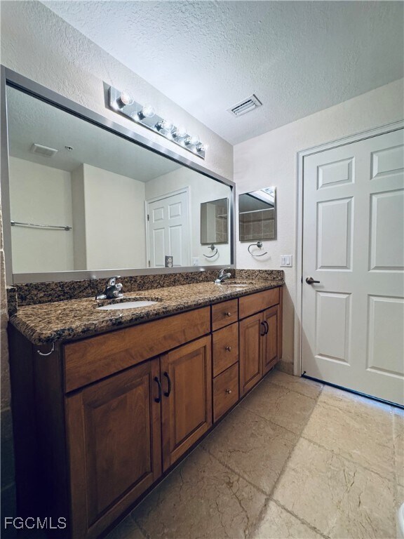 Building Photo - 13100 Bella Casa Cir