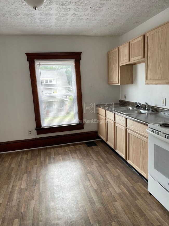 Building Photo - 2325 4th St NW