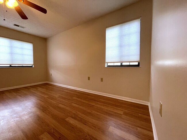 Building Photo - 6775 Meadow Creek Dr