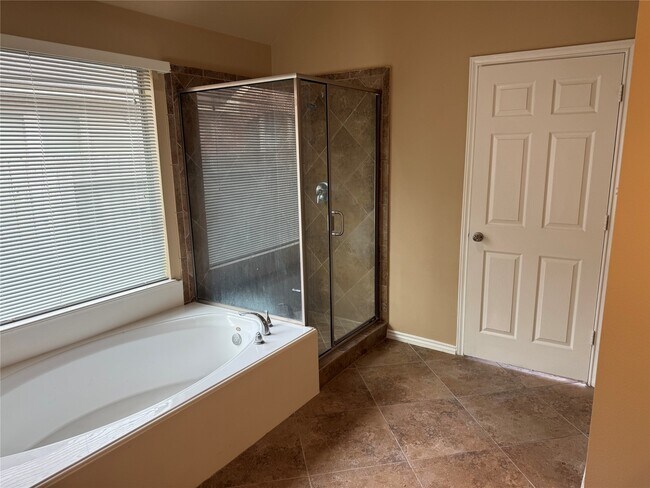 Building Photo - 4418 Long Creek Dr