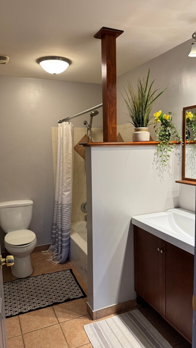 Building Photo - 9S070 Lake Dr