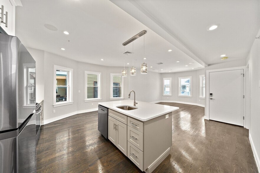 Building Photo - 9 Lithgow St